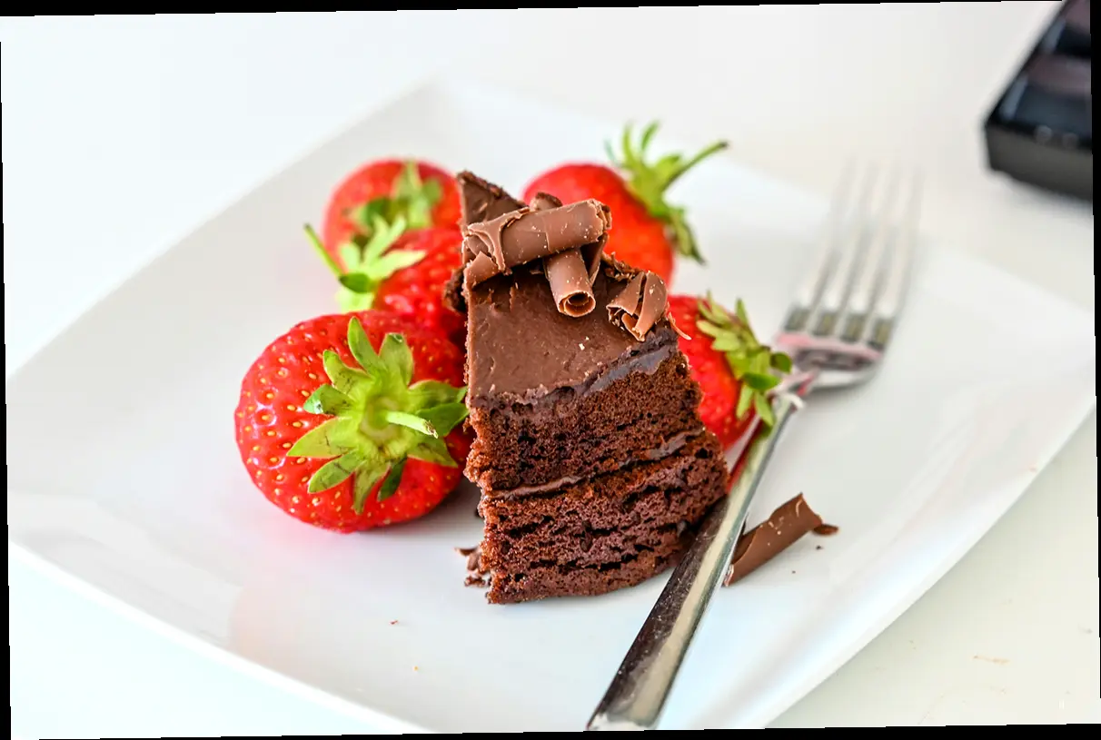 🍫 EAT ME 초코 케이크, 비주얼은 합격! 맛은 과연?