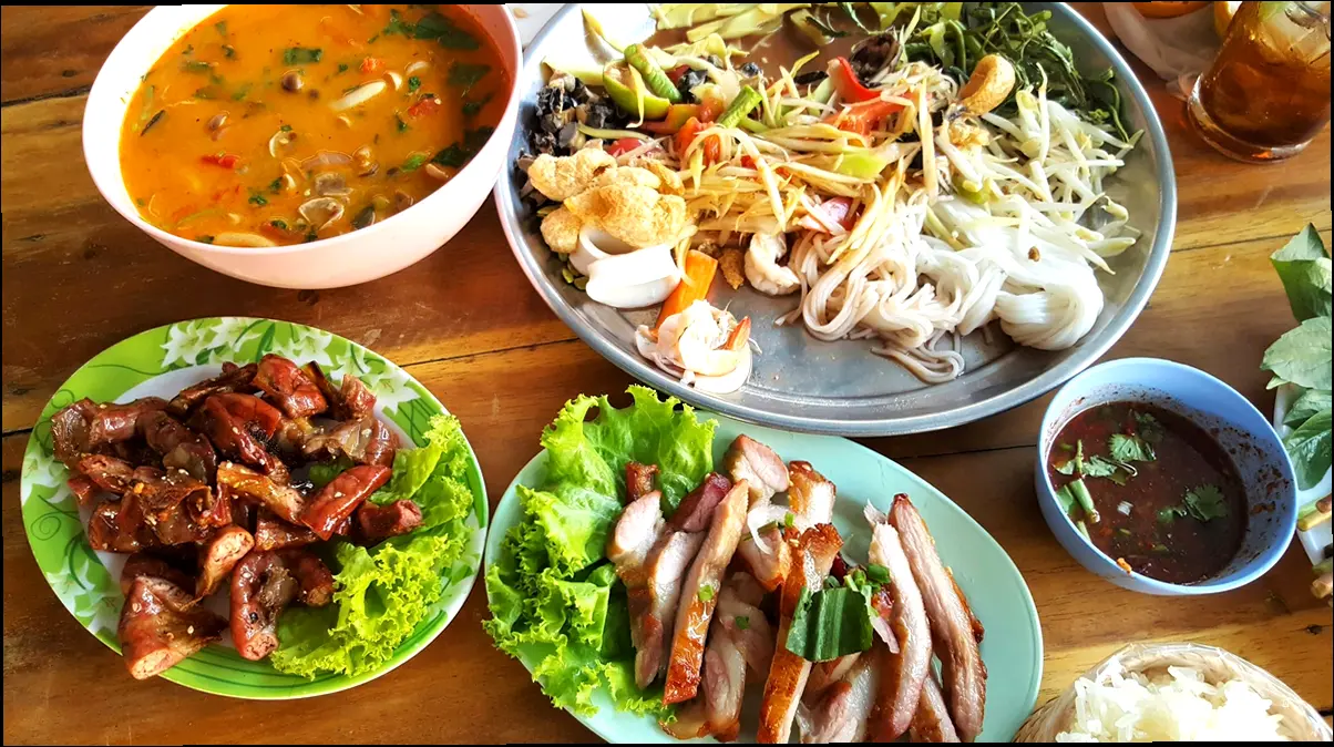 메뉴 탐구: 오겹살 튀김, 돼지고기 덮밥, 커리 볶음밥 🐷🍚
